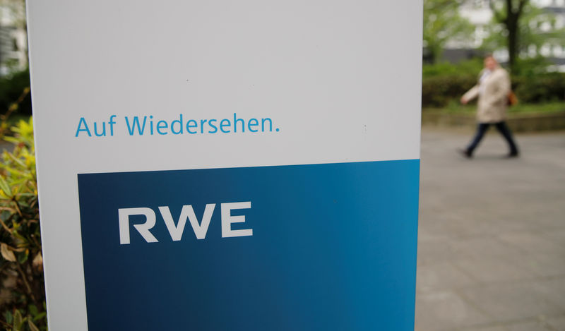 &copy; Reuters.  Energiekonzern RWE hebt Prognosen an