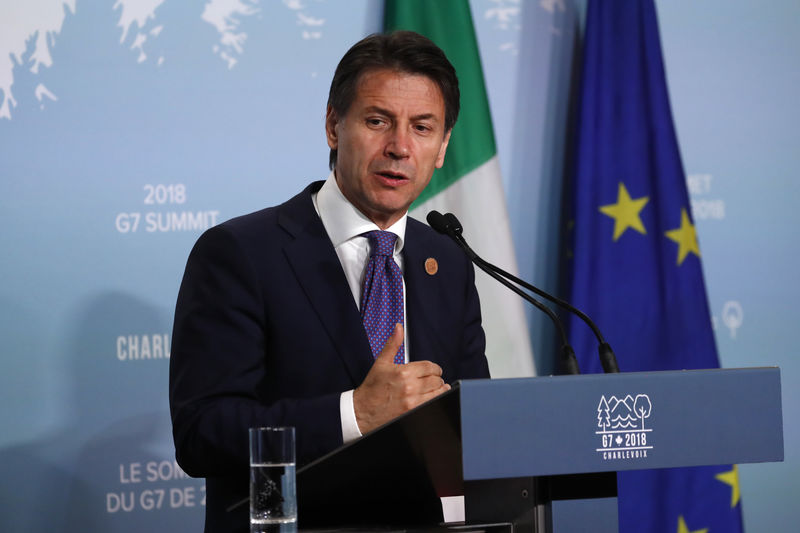 &copy; Reuters.  Primer ministro italiano presenta su dimisión; bolsas en negativo