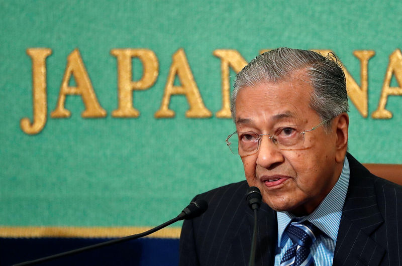 &copy; Reuters.  突发！马来西亚总理马哈蒂尔辞职 马来西亚综指数现跌近3%