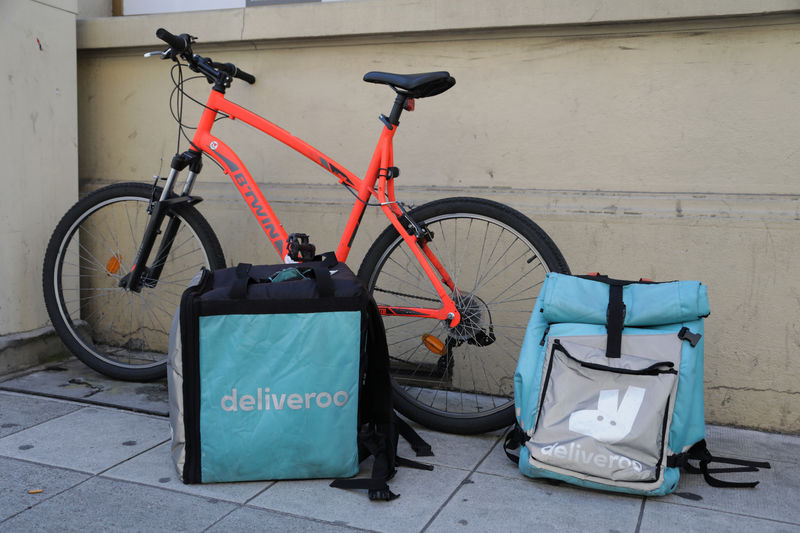 &copy; Reuters.  Deliveroo&amp;#039;s annual loss narrows, forecasts earnings growth in 2023
