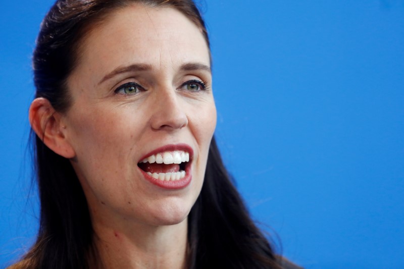 &copy; Reuters.  Challenges grow for NZ PM Ardern as communications minister resigns