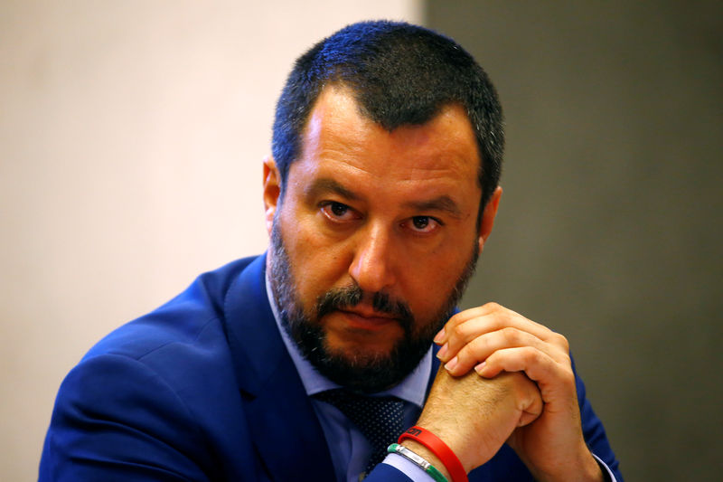 &copy; Reuters.  Crollo ponte, Salvini: sicurezza italiani prima dei vincoli di bilancio