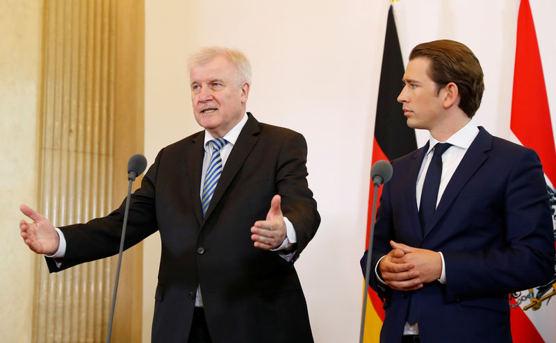 &copy; Reuters.  Глава МИД Австрии отменила визит в РФ из-за предполагаемого шпионского скандала - канцлер