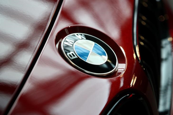 &copy; Reuters.  BMW triplicó sus beneficios en 2021 pero espera un año difícil por la guerra