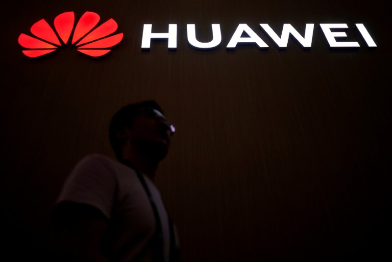 &copy; Reuters.  Deutsche Telekom reviews Huawei ties; Orange says no on 5G