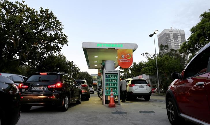 &copy; Reuters.  Gasolina sobe 0,4% e gás de cozinha chega a R$ 135 após reajuste da Petrobras