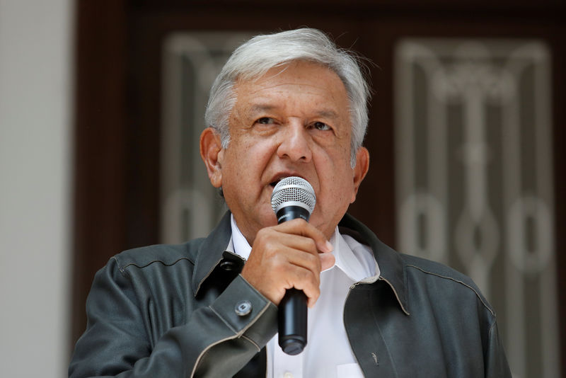 &copy; Reuters.  Mandatario electo de México promete seguridad para bancos en reunión con presidenta de Santander