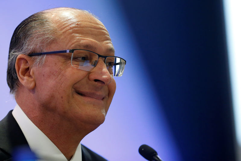 &copy; Reuters.  Com pipoca e guaraná, Alckmin, Gleisi e Mercadante assistirão ao jogo do Brasil