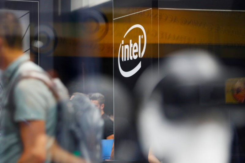 AKTIEN IM FOKUS 2: Trübe Aussichten belasten Intel - Rivale AMD im Plus