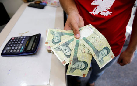 بعد قصف إسرائيل..هذه العملة تسقط لأدنى مستوى مقابل الدولار