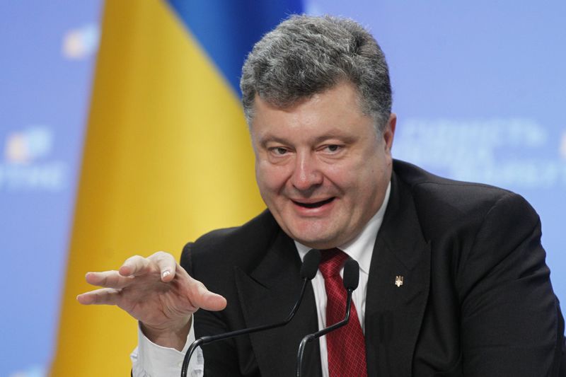&copy; Reuters.  Порошенко объявил о завершении военного положения на Украине