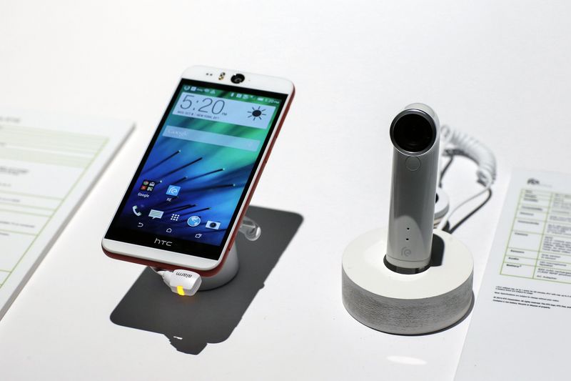 &copy; Reuters.  Google faz nova aposta em smartphones e paga US$1,1 bi por divisão Pixel da HTC