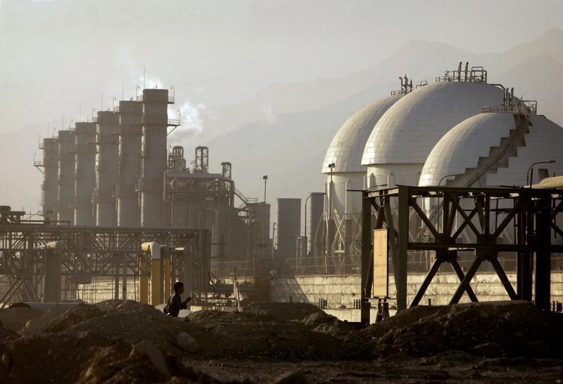&copy; Reuters.  Иран пообещал Европе скидку на нефть, пытаясь потеснить Саудовскую Аравию