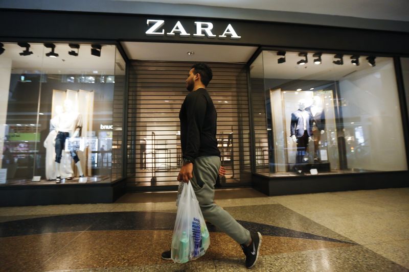 &copy; Reuters.  Euro fraco ajuda dona da Zara a superar expectativas de lucro