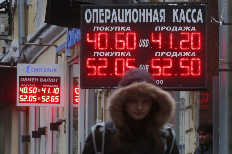 &copy; Reuters.  Сильный рубль не означает восстановления экономики - The Economist