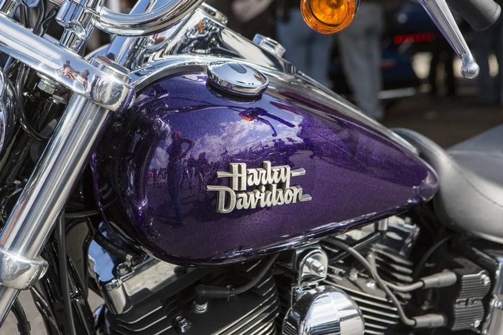 &copy; Reuters.  At Harley and beyond, strong dollar offers competition discount edge