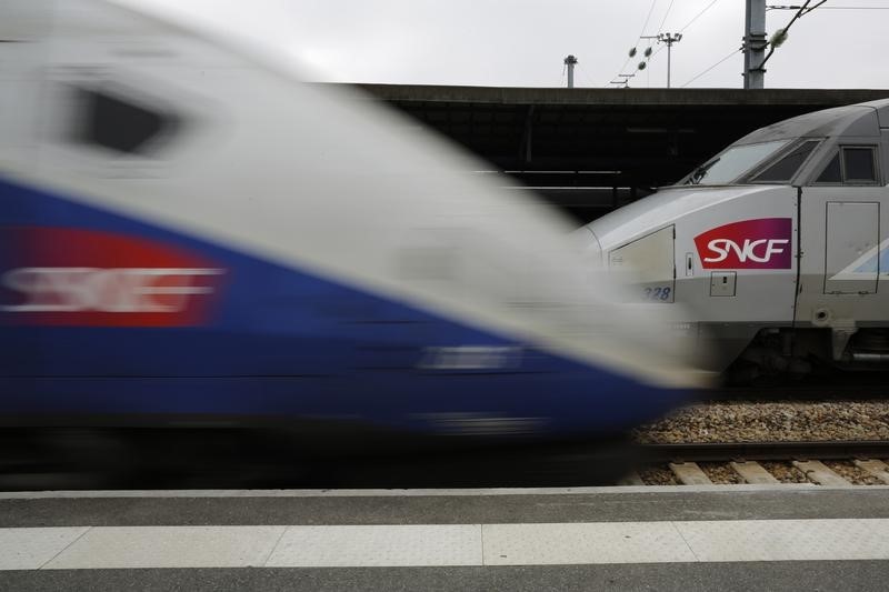 &copy; Reuters.  France launches two new high-speed rail lines
