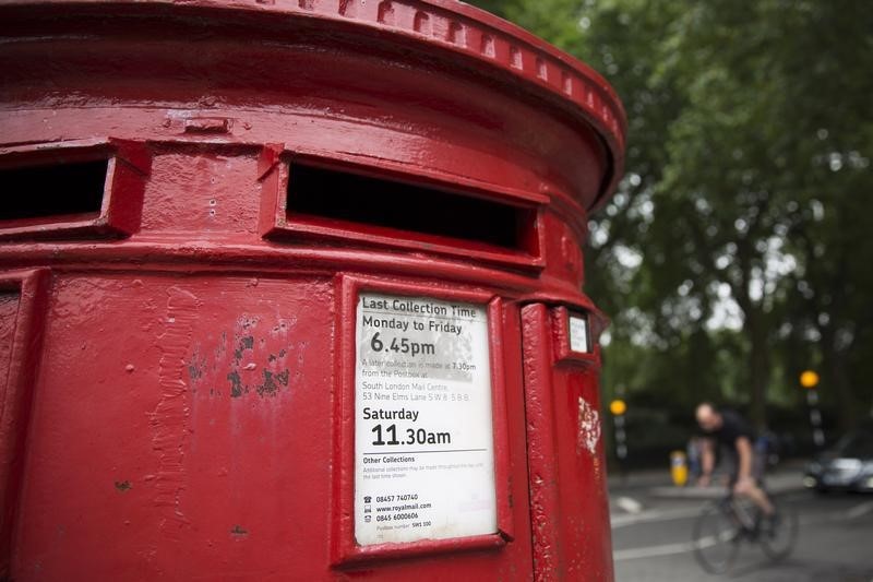 &copy; Reuters.  UK Mail's pretax profit slumps on lower parcels margin