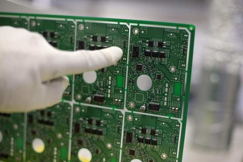 &copy; Reuters.  Sanmina, an electronics manufacturer, saw its shares surge on Monday after strong 3Q earnings