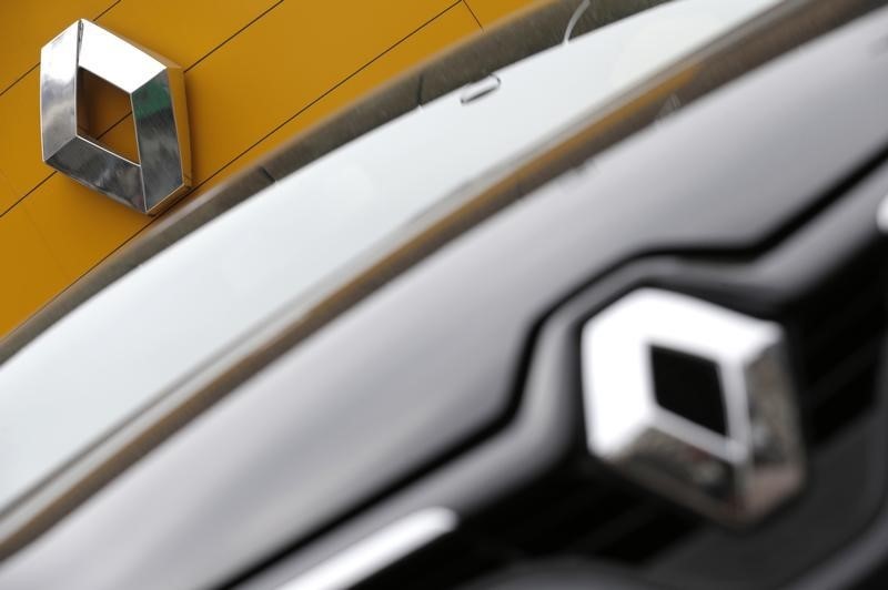 &copy; Reuters.  Renault dévoile son premier vrai pick-up, le Duster Oroch