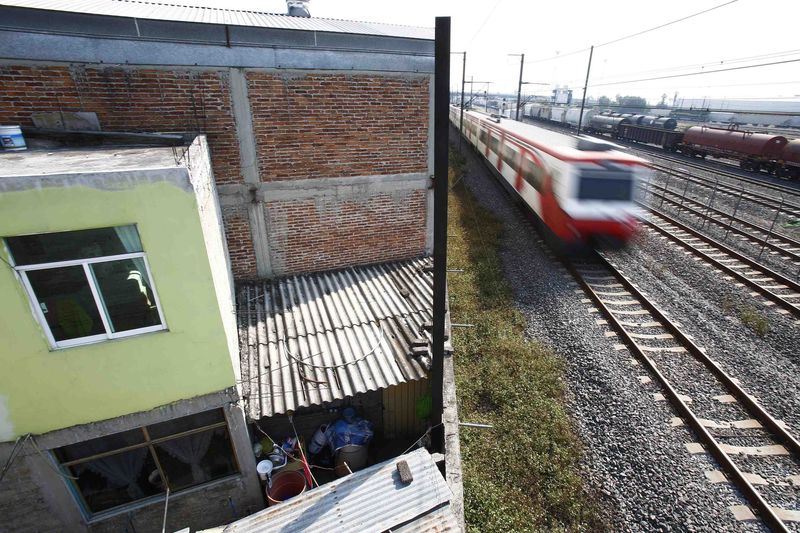 &copy; Reuters.  Obras del tren México-Toluca cumplen 7 años con la promesa de operar en 2024