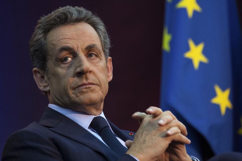 &copy; Reuters.  Sarkozy réclame un nouveau traité européen