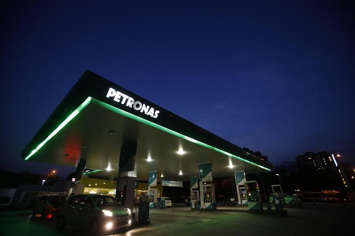&copy; Reuters.  UPDATE 1-Japan's JX, Petronas start Malaysia LNG train