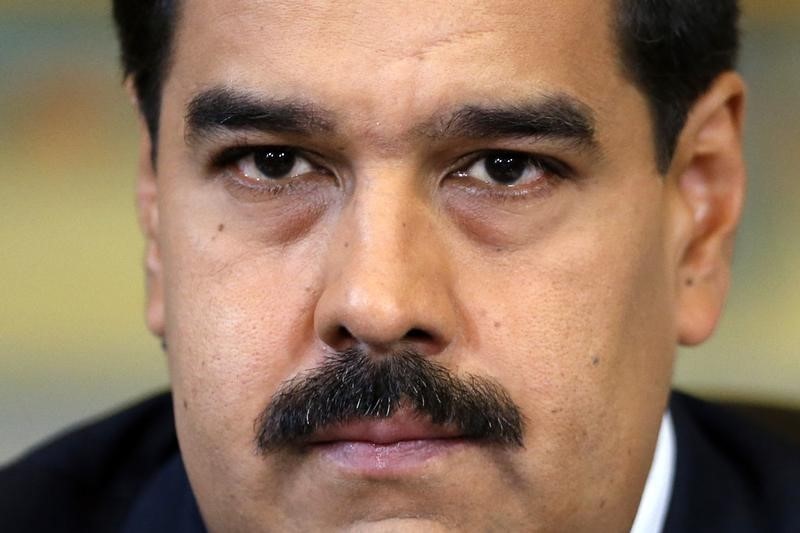 &copy; Reuters.  ACTUALIZA 1-Venezolano Maduro solicita poderes para legislar por decreto