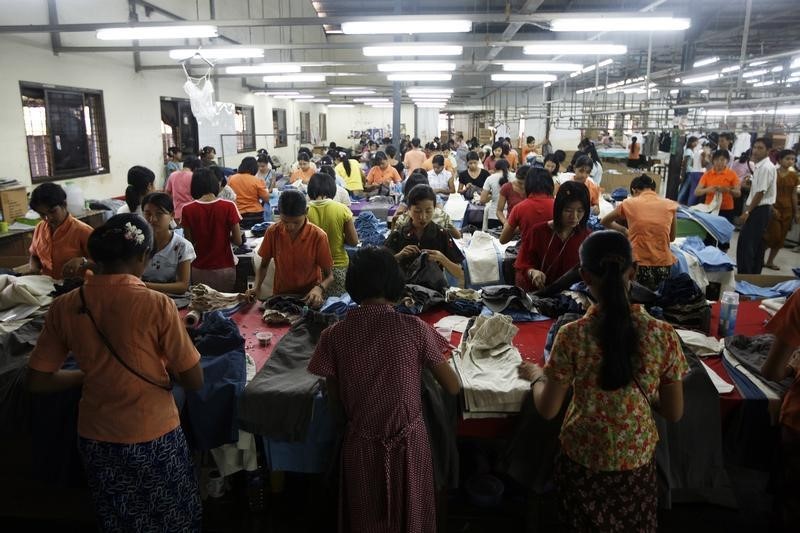 &copy; Reuters.  Chinese garments firm scraps micro lending plan amid crackdown