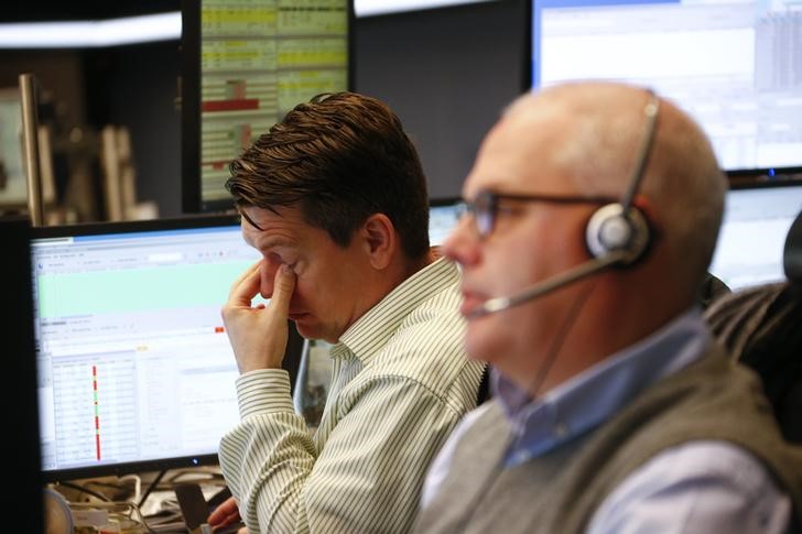 European shares enter fourth day of declines, energy firms drag
