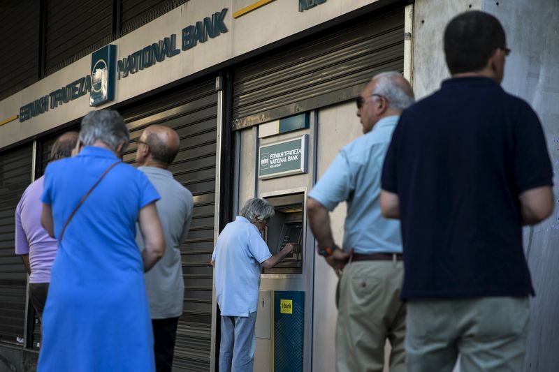&copy; Reuters.  Ηλίας Λεκκός (Τρ. Πειραιώς): Τι θα γίνει με τα επιτόκια και τους «κόκκινους» δανειολήπτες