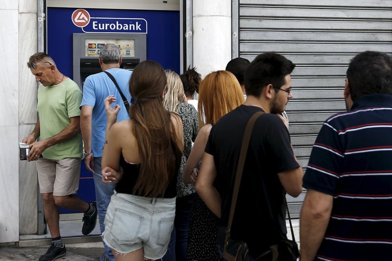 &copy; Reuters.  Bancos gregos estão prontos para abrir na segunda-feira, filas são esperadas