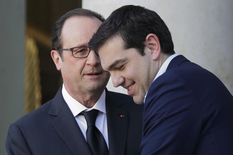 &copy; Reuters.  Hollande tratará con Tsipras aplicación de rescate y posible alivio de deuda