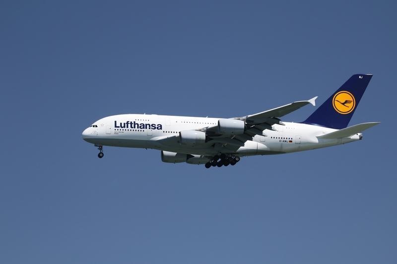 Europese Aandelen Dalen Lager; Lufthansa keert terug naar winst