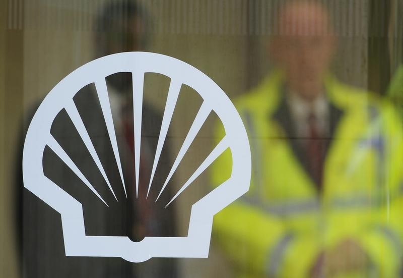 Shell rises after flagging strong gas trading in fourth quarter
