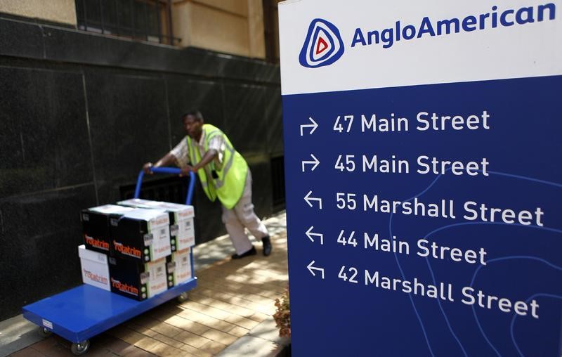 &copy; Reuters.  Anglo American busca reanudar pago de dividendos, ya no está forzado a vender activos