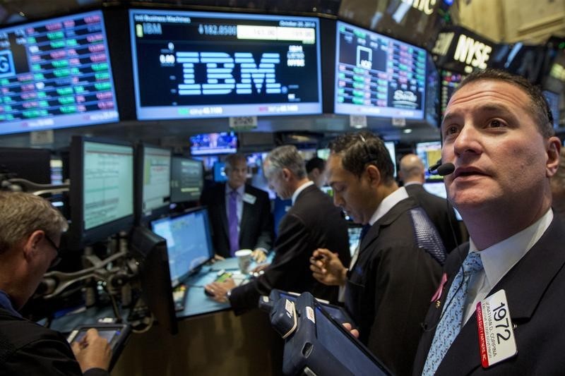 На торгах до открытия рынка акции IBM и Comcast подорожали