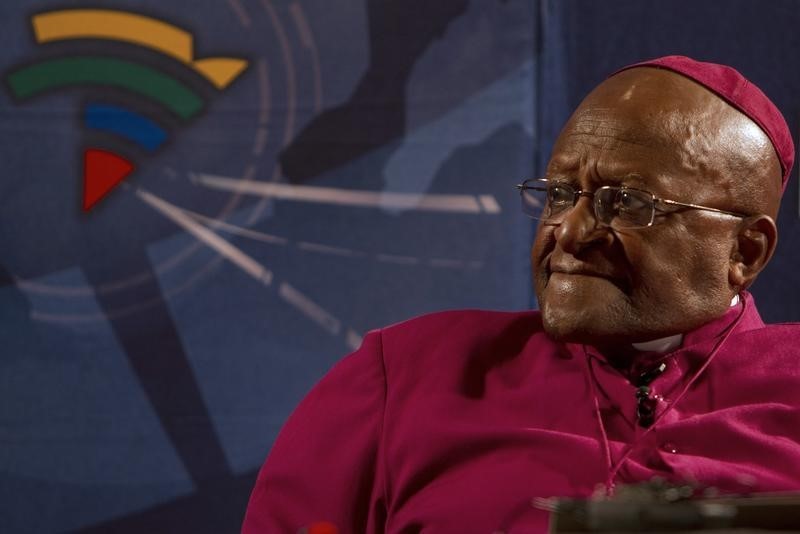 &copy; Reuters.  Sul-africano Desmond Tutu é internado para tratar inflamação