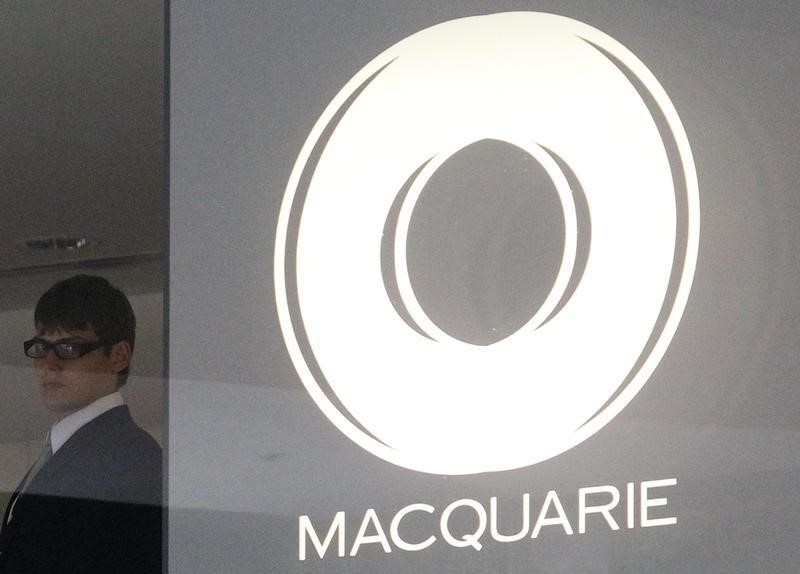 &copy; Reuters.  UPDATE 2-Macquarie on track for flat profit, shrugs off higher rates concern