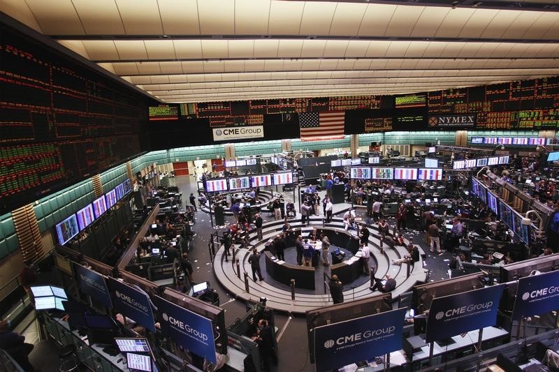 &copy; Reuters.  Wall Street futures flat as investors return from vacation, ISM services ahead