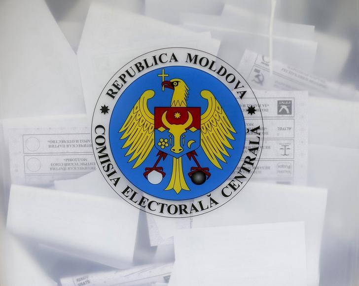 &copy; Reuters.  На выборах президента Молдавии за первые два часа проголосовало более 5% избирателей