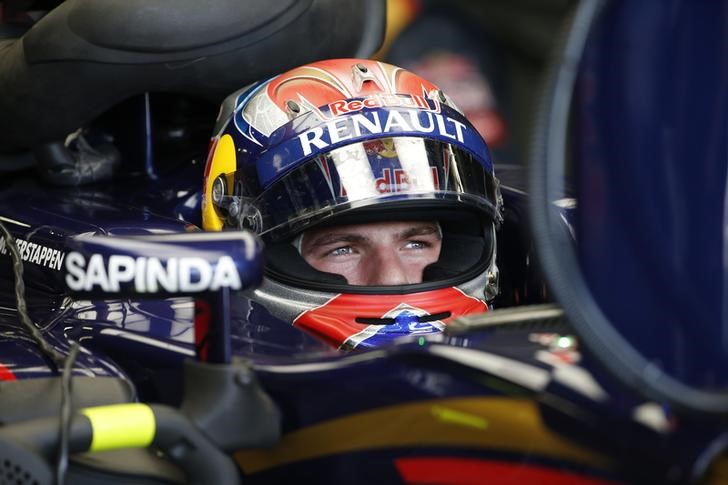&copy; Reuters.  Renault dice que volverá a la Fórmula 1 en 2016