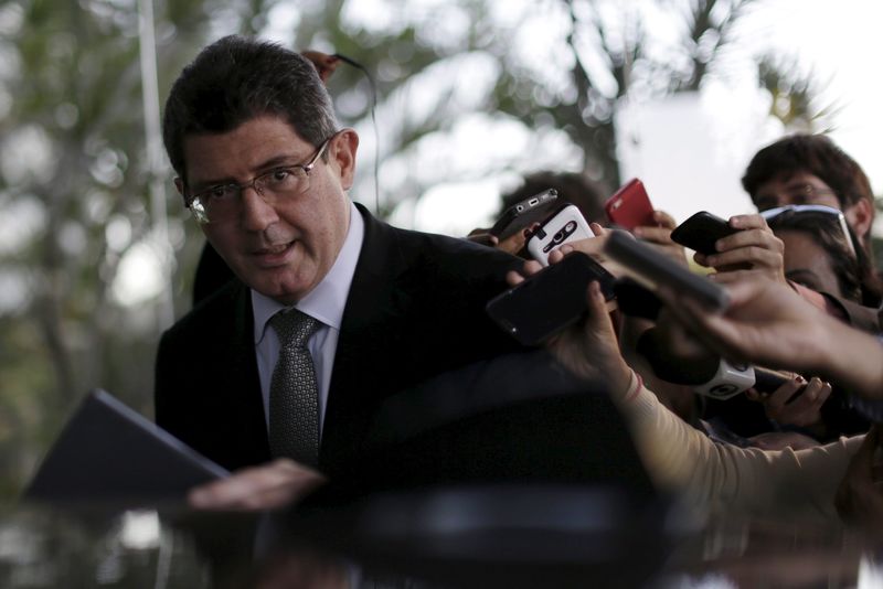 &copy; Reuters.  Levy diz que crédito só volta se acabarem as incertezas, segundo Folha