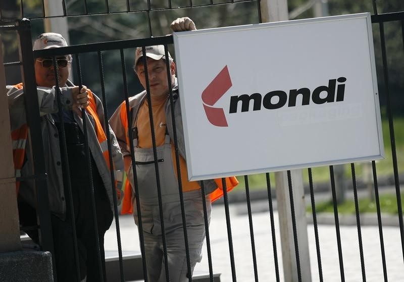&copy; Reuters.  Mondi jumps after agreeing to sell Russian business