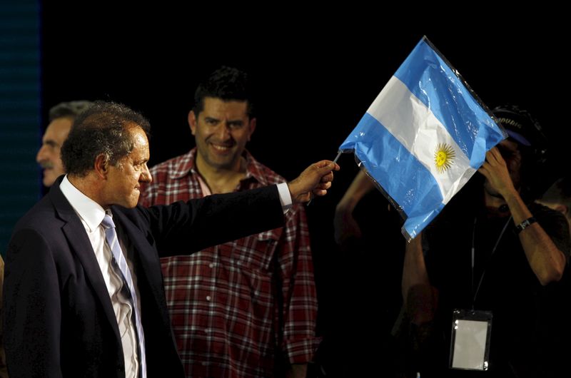 &copy; Reuters.  Candidato da situação lidera intenção de voto na Argentina; indecisos apontam para 2º turno