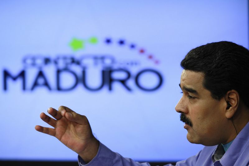 &copy; Reuters.  Maduro dice EEUU le aplica un "bloqueo financiero" tras aviso de Citibank