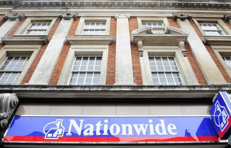 &copy; Reuters.  Nationwide weighs business banking push as profit falls 7 percent