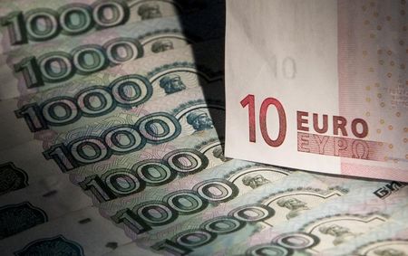 После действий ЦБ евро вырос на 7 рублей, доллар — на 5