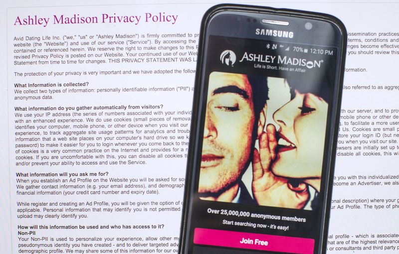 &copy; Reuters.  Ashley Madison hack sends shivers through hook-up, porn sites 