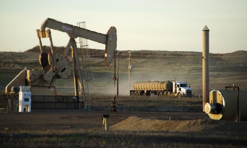 Oil Edges Higher as US Stockpiles Shrink Ahead of Fed Meeting